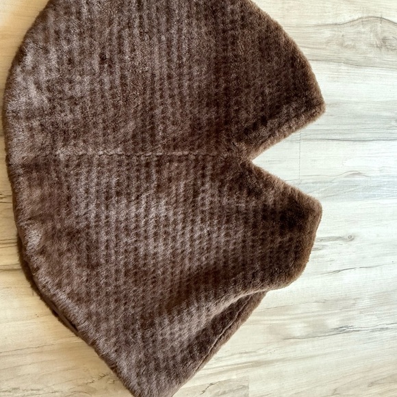 Dennis basso Brown Faux Fur Shawl - Picture 4 of 4